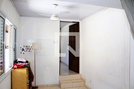 Casa à venda com 200m², 4 quartos e 1 vagaQuarto 3 na parte de cima do Sobrado
