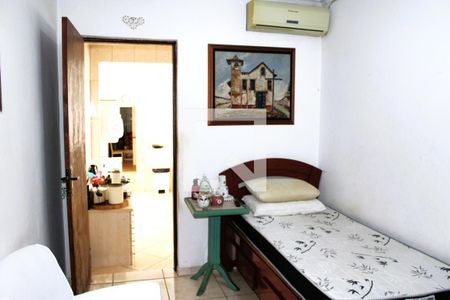 Quarto 1 (Suíte) no piso térreo do sobrado de casa à venda com 4 quartos, 200m² em Jardim Humaitá, São Paulo