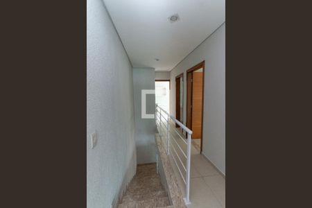 Casa à venda com 160m², 3 quartos e 2 vagas Casa à venda com 160m², 3 quartos e 2 vagasEscada