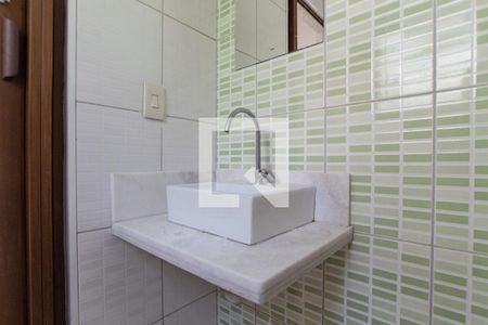 Casa à venda com 160m², 3 quartos e 2 vagas Casa à venda com 160m², 3 quartos e 2 vagasBanheiro de Serviço