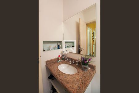 Casa à venda com 250m², 3 quartos e 4 vagasBanheiro