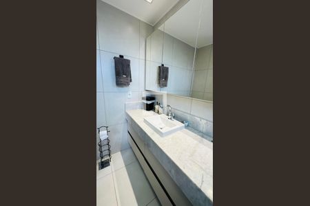 Banheiro de kitnet/studio para alugar com 2 quartos, 69m² em Setor Bueno, Goiânia