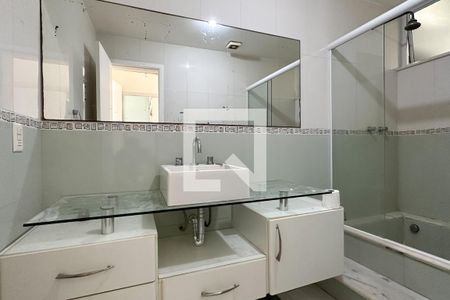 Apartamento à venda com 110m², 3 quartos e sem vagaSuíte - Banheiro