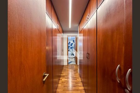 Apartamento à venda com 165m², 4 quartos e 3 vagasCloset Suíte 1