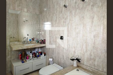 Casa à venda com 360m², 4 quartos e 4 vagasBanheiro da Suíte 1