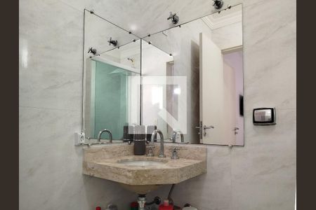 Casa à venda com 360m², 4 quartos e 4 vagasSuíte 2