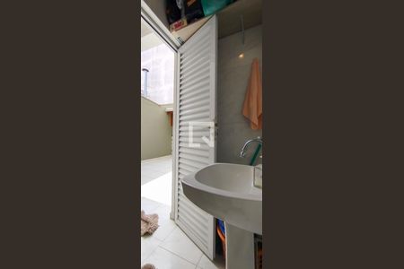 Casa à venda com 360m², 4 quartos e 4 vagasBanheiro da Área de Serviço