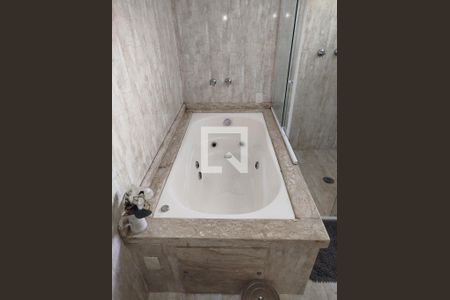 Casa à venda com 360m², 4 quartos e 4 vagasBanheiro da Suíte 1