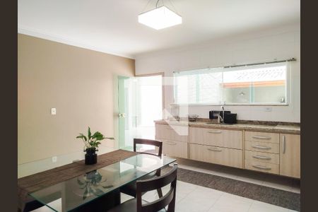 Casa à venda com 360m², 4 quartos e 4 vagasCozinha