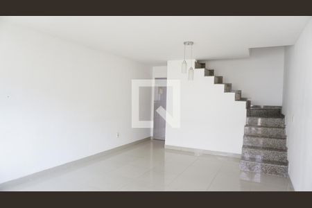 Sala de casa de condomínio para alugar com 3 quartos, 240m² em Freguesia (jacarepaguá), Rio de Janeiro