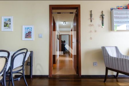 Corredor de apartamento à venda com 3 quartos, 270m² em Menino Deus, Porto Alegre