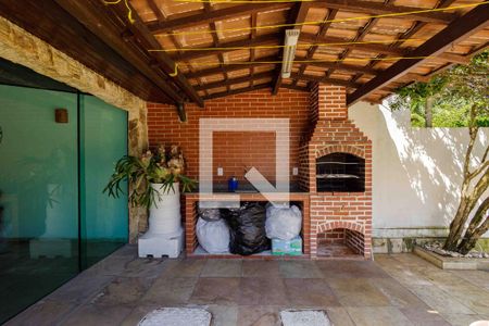 Casa de condomínio à venda com 493m², 4 quartos e 2 vagasQuintal