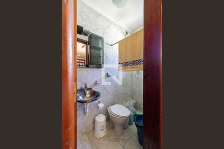 Casa de condomínio à venda com 493m², 4 quartos e 2 vagasBanheiro de Serviço