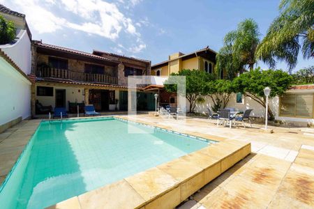 Casa de condomínio à venda com 493m², 4 quartos e 2 vagasQuintal