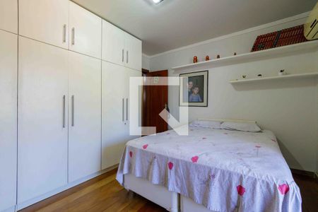 Casa de condomínio à venda com 493m², 4 quartos e 2 vagasQuarto