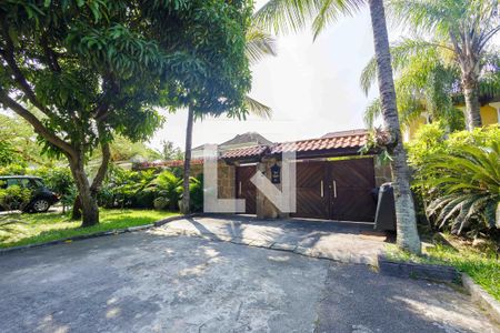 Casa de condomínio à venda com 493m², 4 quartos e 2 vagasFachada