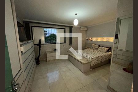 Quarto  de casa à venda com 4 quartos, 260m² em Colégio Batista, Belo Horizonte