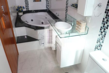 Casa à venda com 269m², 3 quartos e 7 vagasBanheiro da Suíte 1