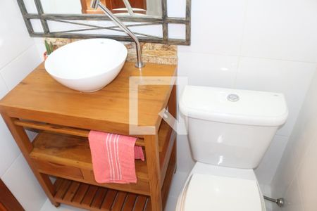 Casa à venda com 269m², 3 quartos e 7 vagasBanheiro da Suíte 2