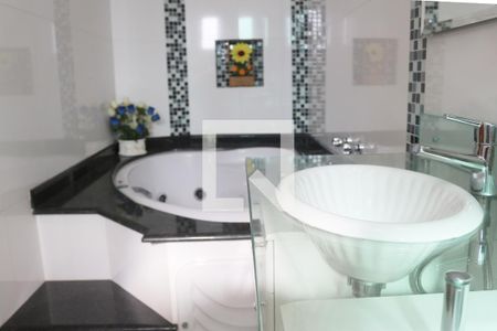 Casa à venda com 269m², 3 quartos e 7 vagasBanheiro da Suíte 1