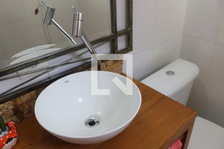 Casa à venda com 269m², 3 quartos e 7 vagasBanheiro da Suíte 2