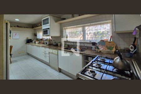 Casa de condomínio à venda com 550m², 4 quartos e 3 vagasCozinha