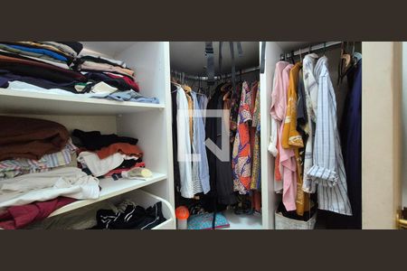 Casa de condomínio à venda com 550m², 4 quartos e 3 vagasCloset