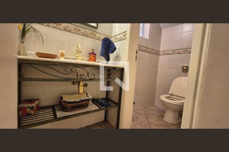 Casa de condomínio à venda com 550m², 4 quartos e 3 vagasLavabo