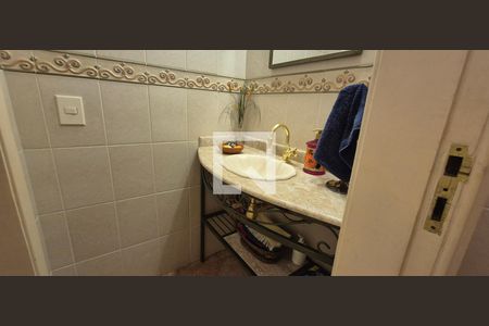 Casa de condomínio à venda com 550m², 4 quartos e 3 vagasLavabo