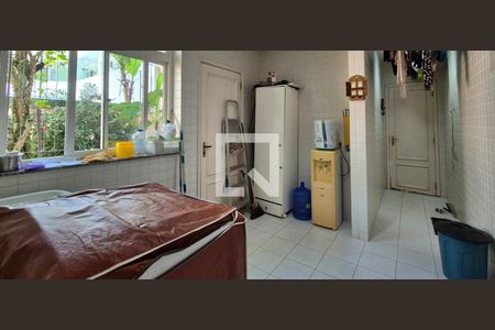 Casa de condomínio à venda com 550m², 4 quartos e 3 vagasÁrea de Serviço