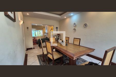 Casa de condomínio à venda com 550m², 4 quartos e 3 vagasSala