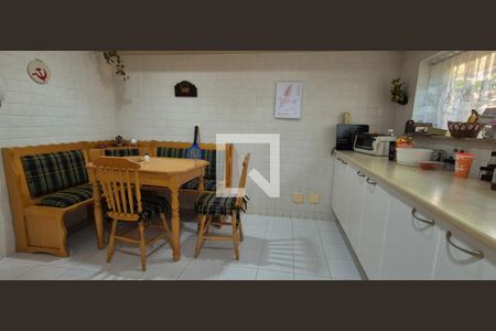 Casa de condomínio à venda com 550m², 4 quartos e 3 vagasCozinha