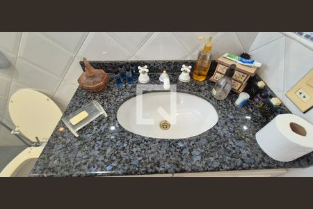 Casa de condomínio à venda com 550m², 4 quartos e 3 vagasBanheiro do quarto 1 Q