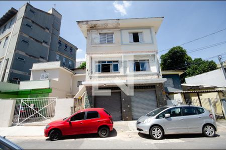 Casa à venda com 105m², 3 quartos e 2 vagas Casa à venda com 105m², 3 quartos e 2 vagasFachada