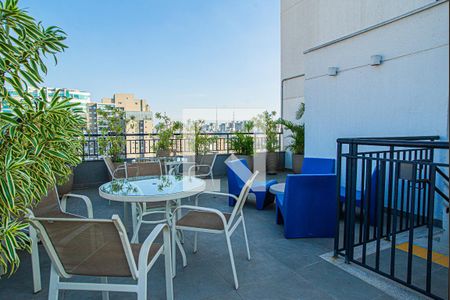 Studio para alugar com 25m², 1 quarto e sem vaga Studio para alugar com 25m², 1 quarto e sem vagaÁrea comum - Piscina
