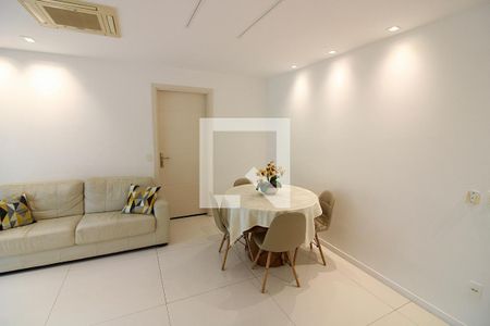 Sala de apartamento à venda com 2 quartos, 80m² em Barra da Tijuca, Rio de Janeiro