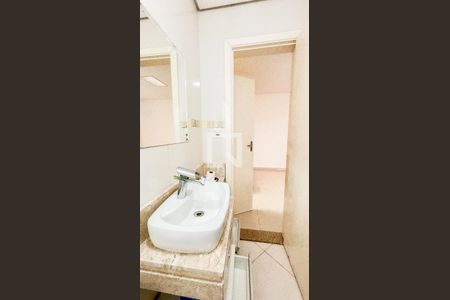 Casa à venda com 225m², 3 quartos e 5 vagas Casa à venda com 225m², 3 quartos e 5 vagasBanheiro da Suíte 2