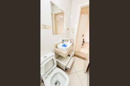 Casa à venda com 225m², 3 quartos e 5 vagas Casa à venda com 225m², 3 quartos e 5 vagasBanheiro da Suíte 2