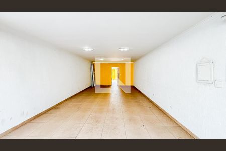 Casa à venda com 225m², 3 quartos e 5 vagas Casa à venda com 225m², 3 quartos e 5 vagasGaragem