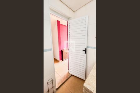 Casa à venda com 225m², 3 quartos e 5 vagas Casa à venda com 225m², 3 quartos e 5 vagasÁrea de Serviço - Banheiro