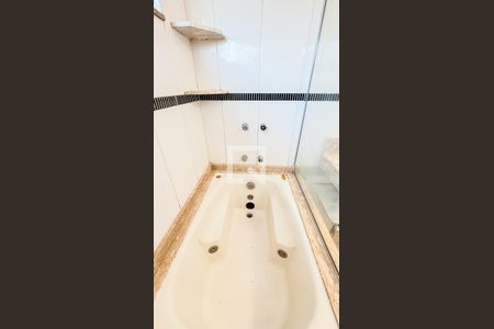 Casa à venda com 225m², 3 quartos e 5 vagas Casa à venda com 225m², 3 quartos e 5 vagasBanheiro da Suíte 1