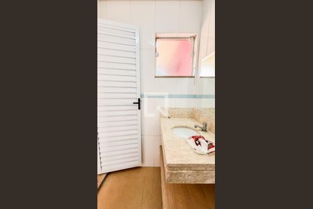 Casa à venda com 225m², 3 quartos e 5 vagas Casa à venda com 225m², 3 quartos e 5 vagasÁrea de Serviço - Banheiro