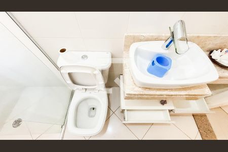 Casa à venda com 225m², 3 quartos e 5 vagas Casa à venda com 225m², 3 quartos e 5 vagasBanheiro da Suíte 2