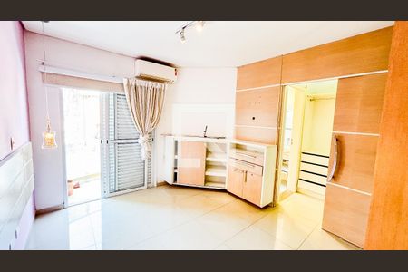 Casa à venda com 225m², 3 quartos e 5 vagas Casa à venda com 225m², 3 quartos e 5 vagasSuite 1