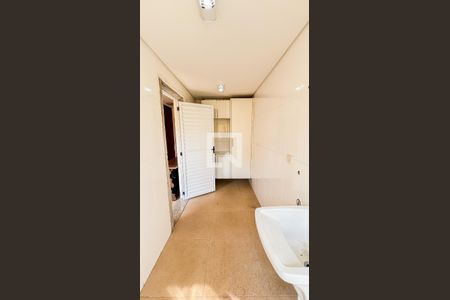 Casa à venda com 225m², 3 quartos e 5 vagas Casa à venda com 225m², 3 quartos e 5 vagasÁrea de Serviço