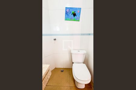 Casa à venda com 225m², 3 quartos e 5 vagas Casa à venda com 225m², 3 quartos e 5 vagasÁrea de Serviço - Banheiro