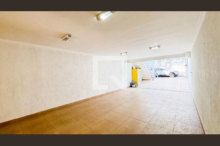 Casa à venda com 225m², 3 quartos e 5 vagas Casa à venda com 225m², 3 quartos e 5 vagasGaragem