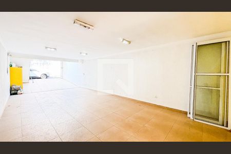 Casa à venda com 225m², 3 quartos e 5 vagas Casa à venda com 225m², 3 quartos e 5 vagasGaragem