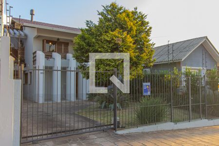 Casa à venda com 247m², 4 quartos e 4 vagas Casa à venda com 247m², 4 quartos e 4 vagasPlaquinha instalada na entrada do imóvel