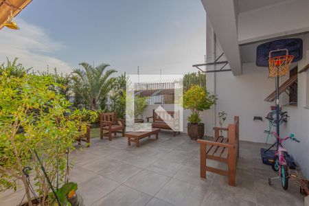 Casa à venda com 247m², 4 quartos e 4 vagas Casa à venda com 247m², 4 quartos e 4 vagasÁrea externa